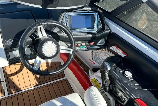 Slide: The Image of Nautique 2016 - 17