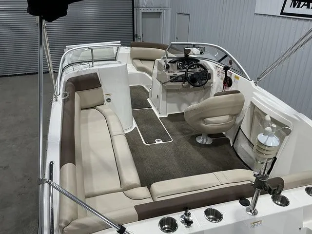 Slide: The Image of Bayliner 210 Deck Boat 2015 - 19
