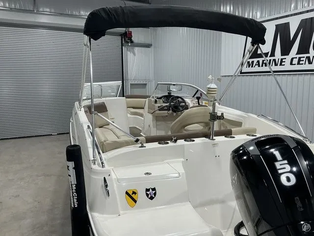 Slide: The Image of Bayliner 210 Deck Boat 2015 - 21