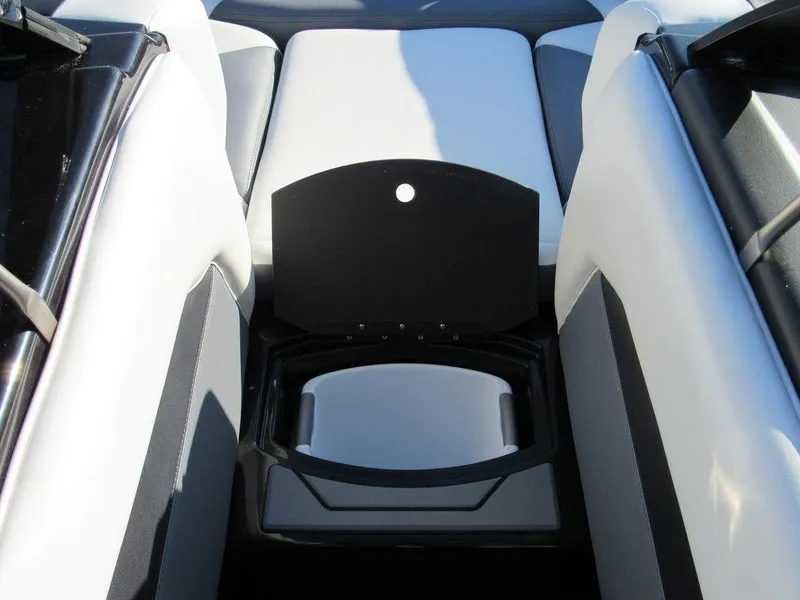 Slide: The Image of Malibu Wakesetter 21 LX 2023 - 10