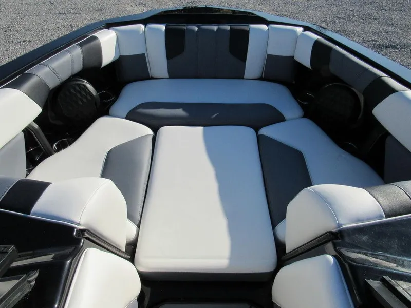 Slide: The Image of Malibu Wakesetter 21 LX 2023 - 13