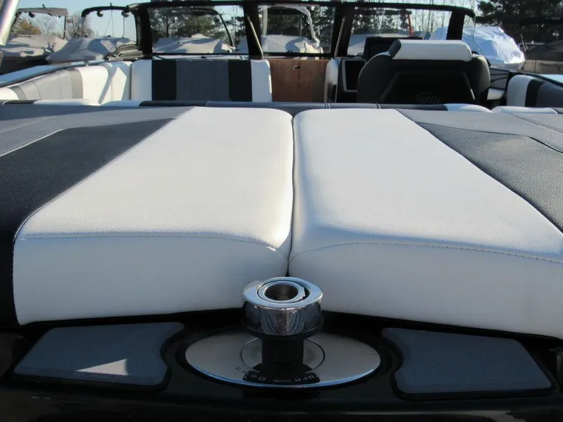 Slide: The Image of Malibu Wakesetter 21 LX 2023 - 15