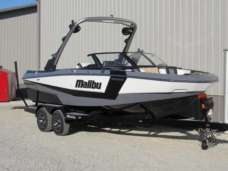Slide: The Image of Malibu Wakesetter 21 LX 2023 - 4