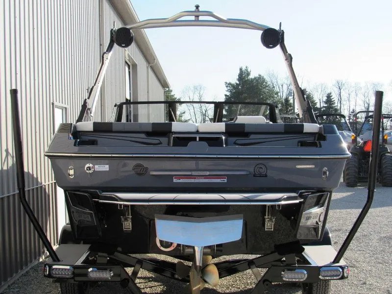 Slide: The Image of Malibu Wakesetter 21 LX 2023 - 7