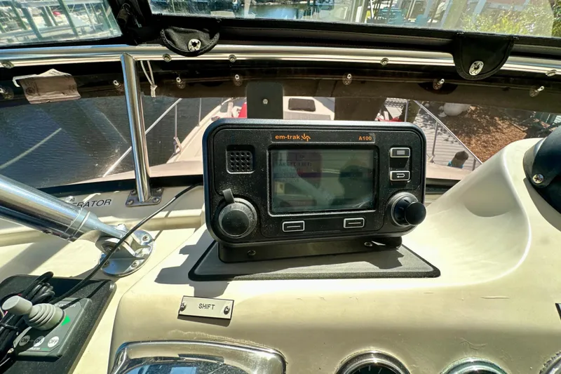 Slide: The Image of Control panel of a 1988 Californian 45 Motor Yacht with em-trak A100 device. - 34