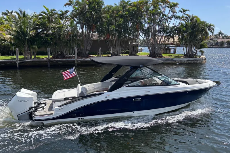 The Image of Sea Ray SLX 280 Outboard 2025 - undefined