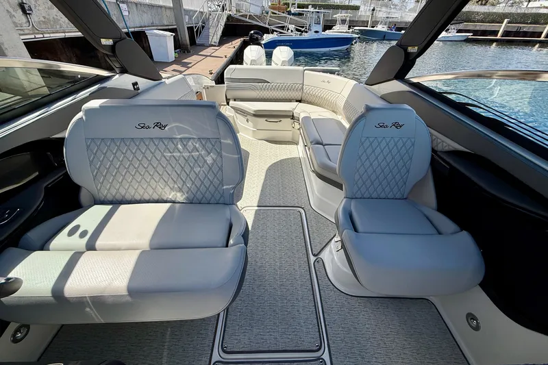 Slide: The Image of Interior of 2025 Sea Ray SLX 280 Outboard with luxurious seating. - 24