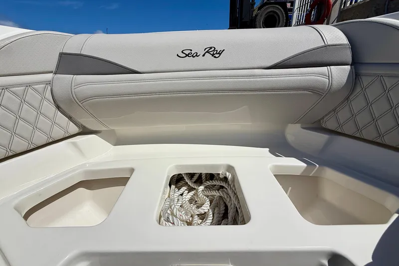 Slide: The Image of Interior of 2025 Sea Ray SLX 280 Outboard with rope storage. - 29