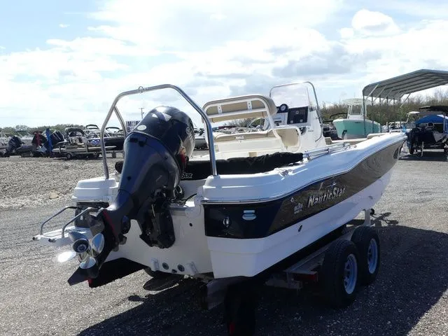 Slide: The Image of NauticStar 211 Angler 2018 - 4