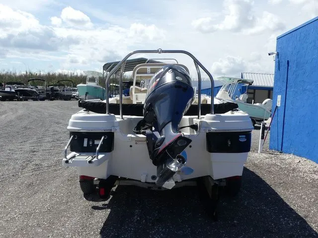 Slide: The Image of NauticStar 211 Angler 2018 - 5