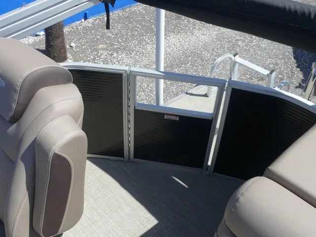 Slide: The Image of Bennington 20 SLX 2019 - 13