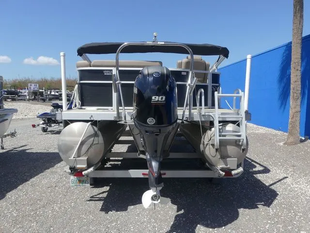 Slide: The Image of Bennington 20 SLX 2019 - 5