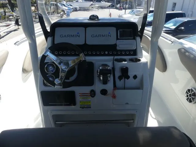 Slide: The Image of Finseeker 230 Center Console 2020 - 10