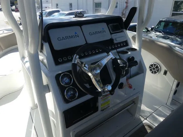 Slide: The Image of Finseeker 230 Center Console 2020 - 12