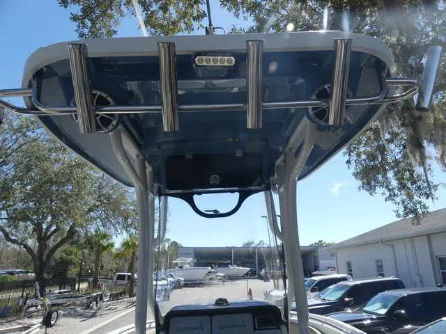 Slide: The Image of Finseeker 230 Center Console 2020 - 13