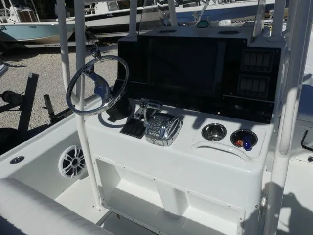 Slide: The Image of Yellowfin 24 2008 - 6