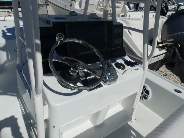 Slide: The Image of Yellowfin 24 2008 - 7