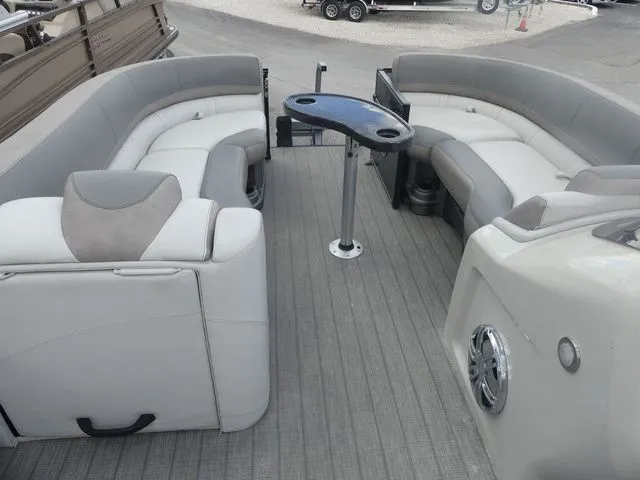 Slide: The Image of Avalon Catalina Versatile Rear Bench 23 FT 2021 - 10