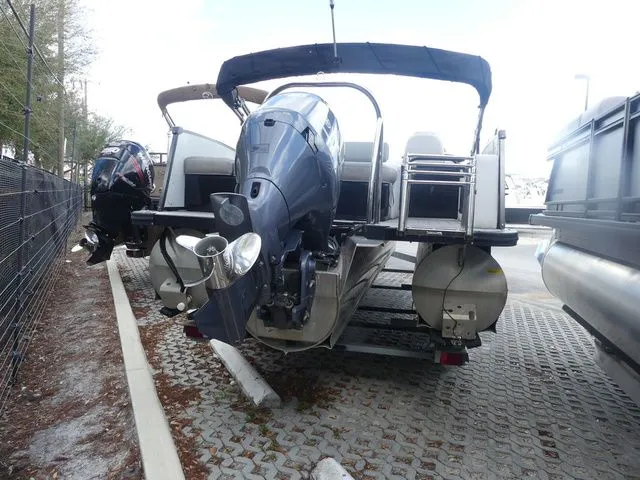 Slide: The Image of Avalon Catalina Versatile Rear Bench 23 FT 2021 - 13