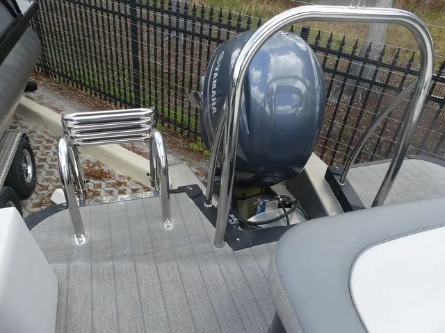 Slide: The Image of Avalon Catalina Versatile Rear Bench 23 FT 2021 - 6