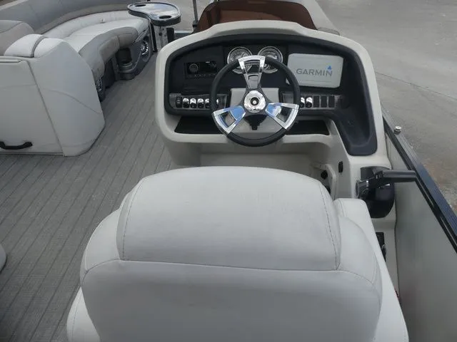 Slide: The Image of Avalon Catalina Versatile Rear Bench 23 FT 2021 - 7