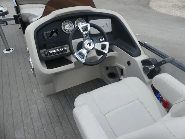 Slide: The Image of Avalon Catalina Versatile Rear Bench 23 FT 2021 - 8