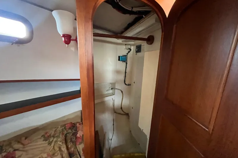 Slide: The Image of 1978 Marine Trader 40 interior with wood paneling and floral bedding. - 31