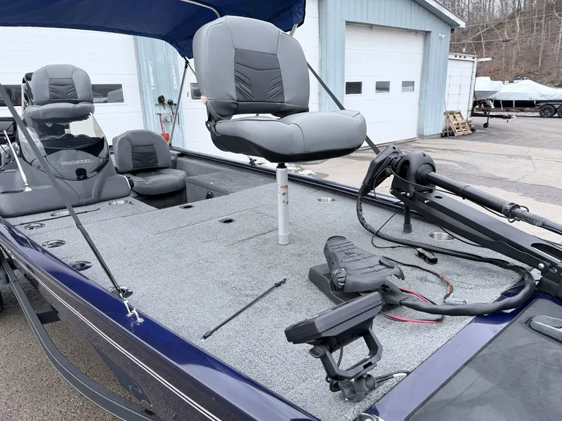 Slide: The Image of Tracker Pro 170 2021 - 10