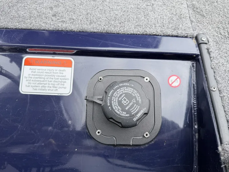 Slide: The Image of Tracker Pro 170 2021 - 14