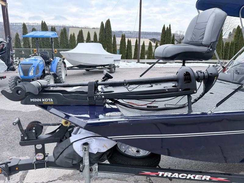 Slide: The Image of Tracker Pro 170 2021 - 15