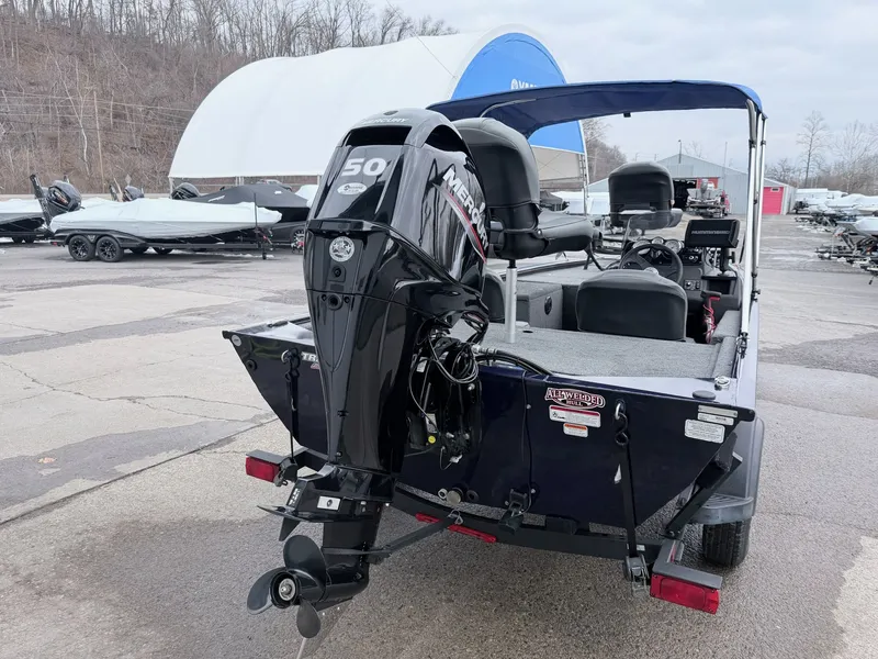 Slide: The Image of Tracker Pro 170 2021 - 16