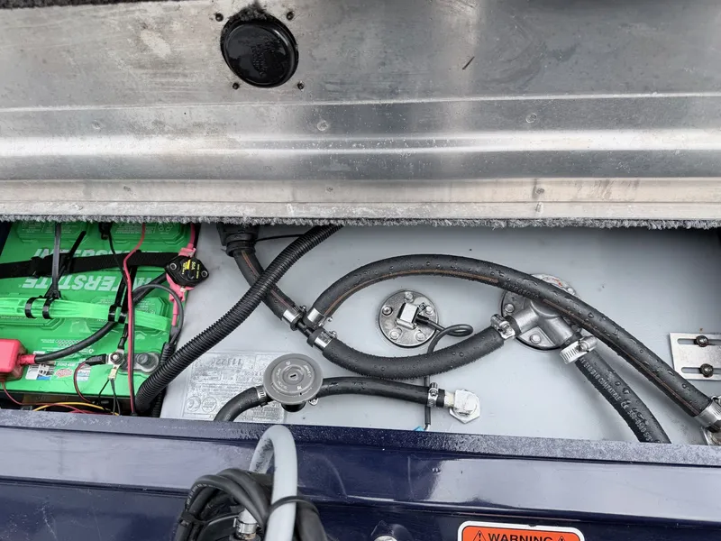 Slide: The Image of Tracker Pro 170 2021 - 22