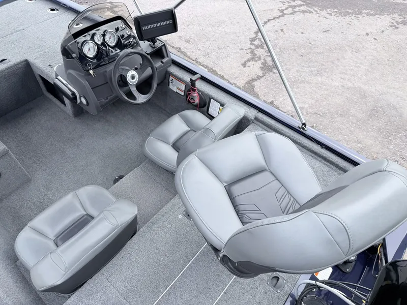 Slide: The Image of Tracker Pro 170 2021 - 23