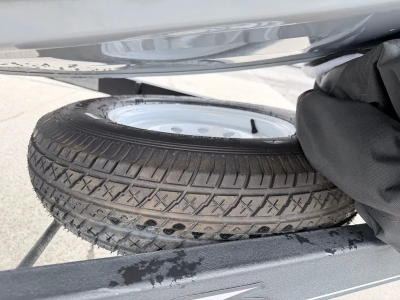 Slide: The Image of Tracker Pro 170 2021 - 26