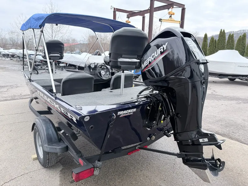 Slide: The Image of Tracker Pro 170 2021 - 28