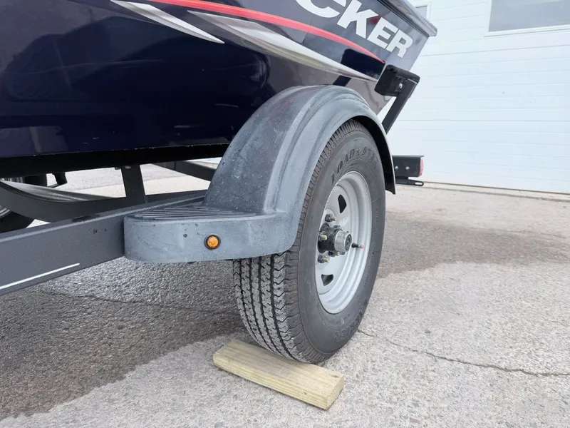 Slide: The Image of Tracker Pro 170 2021 - 3