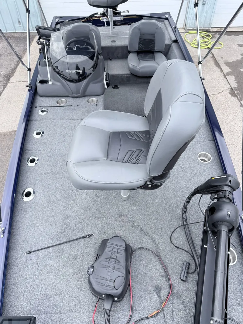 Slide: The Image of Tracker Pro 170 2021 - 30