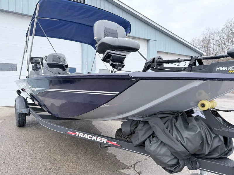 Slide: The Image of Tracker Pro 170 2021 - 34