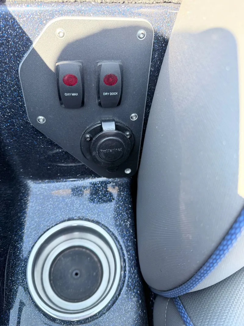 Slide: The Image of Skeeter ZX250 2020 - 12