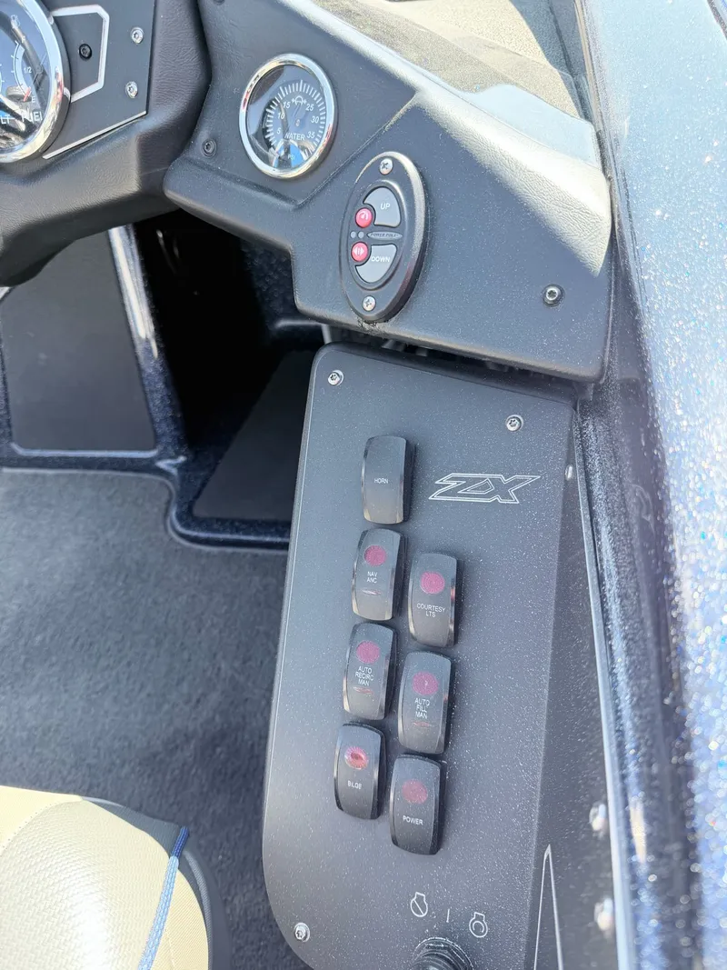 Slide: The Image of Skeeter ZX250 2020 - 15