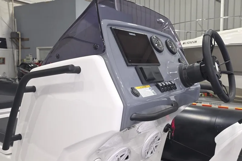 Slide: The Image of Simrad MFD 9", Fusion Stereo, Analog Gauges - 12