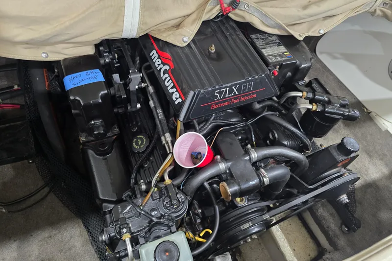 Slide: The Image of Engine of a 1996 Larson LXi 218 boat with MerCruiser 5.7LX EFI system. - 33