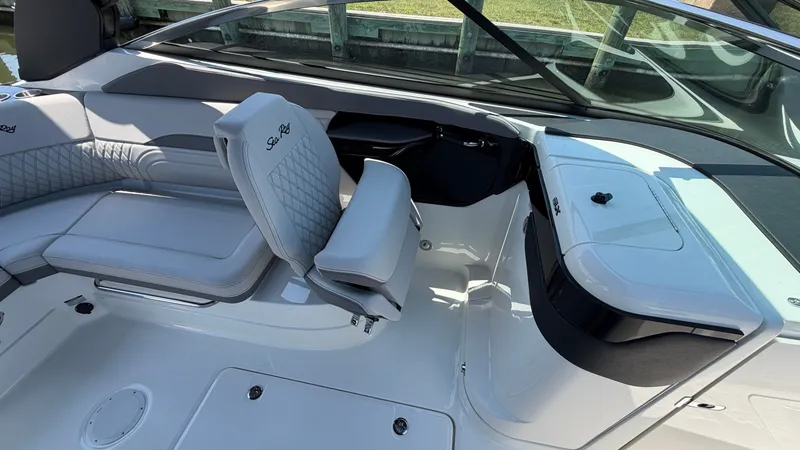 Slide: The Image of Sea Ray SLX 260 Outboard 2026 - 36