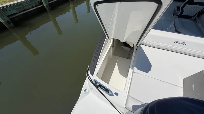 Slide: The Image of Sea Ray SLX 260 Outboard 2026 - 11