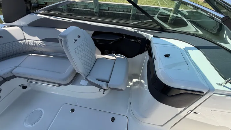 Slide: The Image of Sea Ray SLX 260 Outboard 2026 - 37