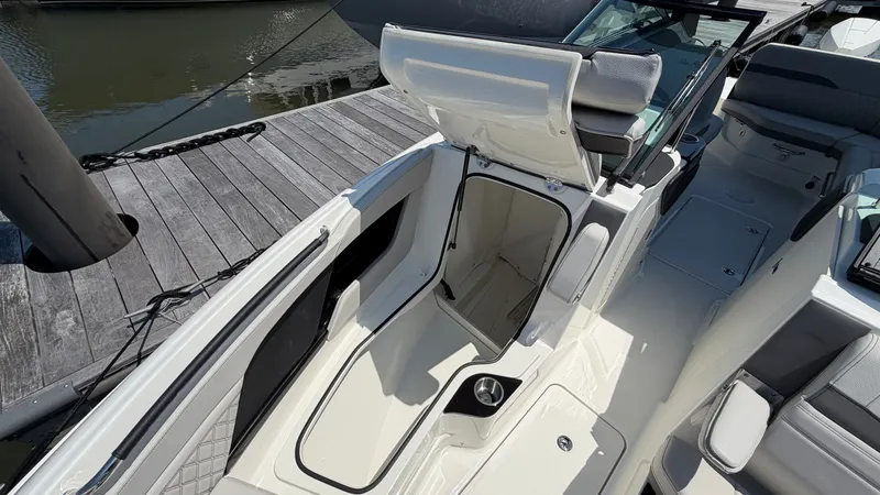 Slide: The Image of Sea Ray SLX 260 Outboard 2026 - 51