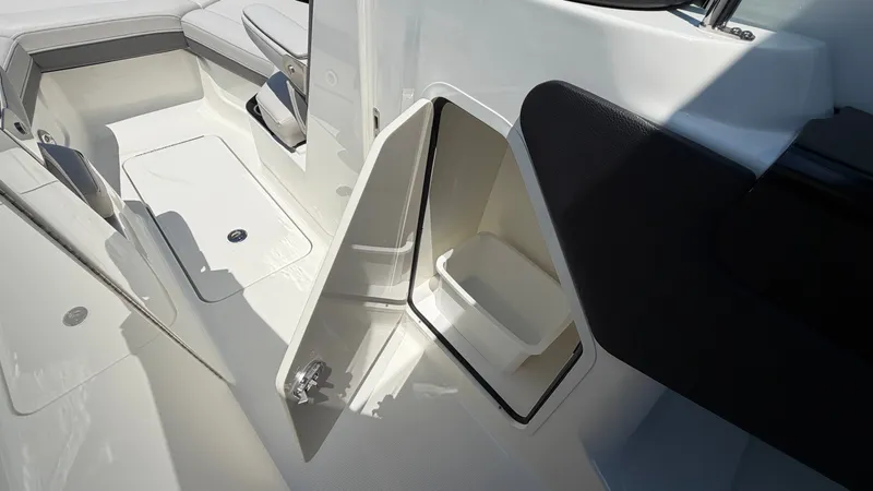 Slide: The Image of Sea Ray SLX 260 Outboard 2026 - 48