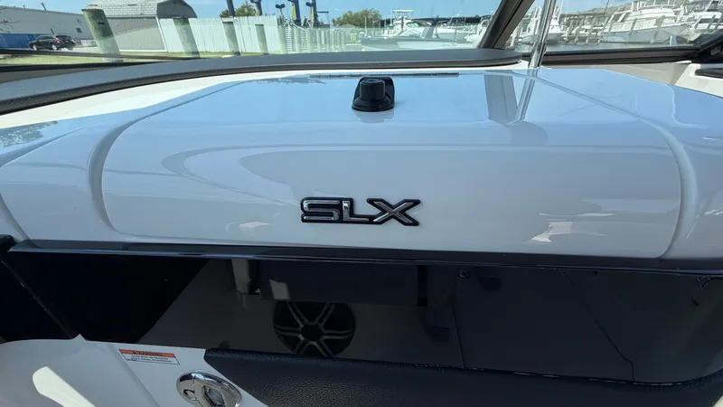 Slide: The Image of Sea Ray SLX 260 Outboard 2026 - 42