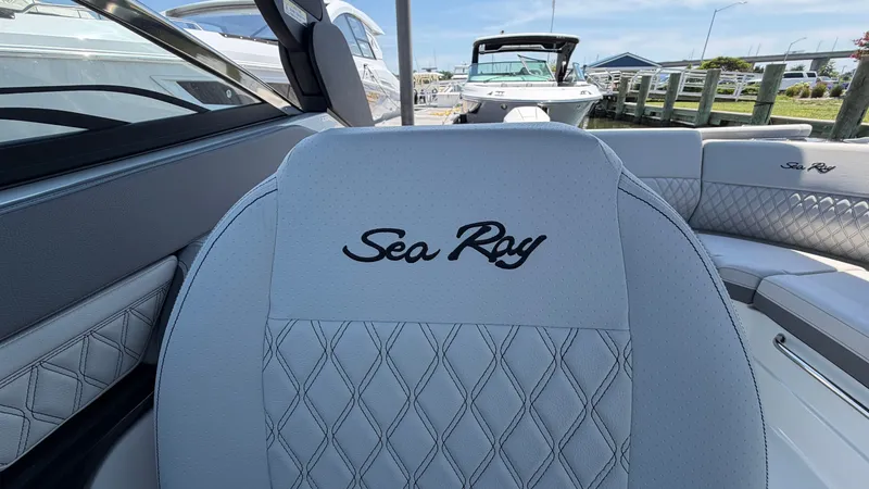 Slide: The Image of Sea Ray SLX 260 Outboard 2026 - 41