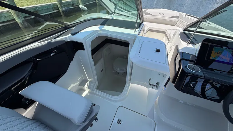 Slide: The Image of Sea Ray SLX 260 Outboard 2026 - 45